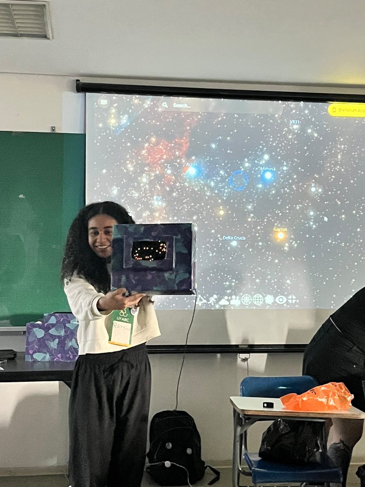 Crian&ccedil;a fazendo pergunta 2